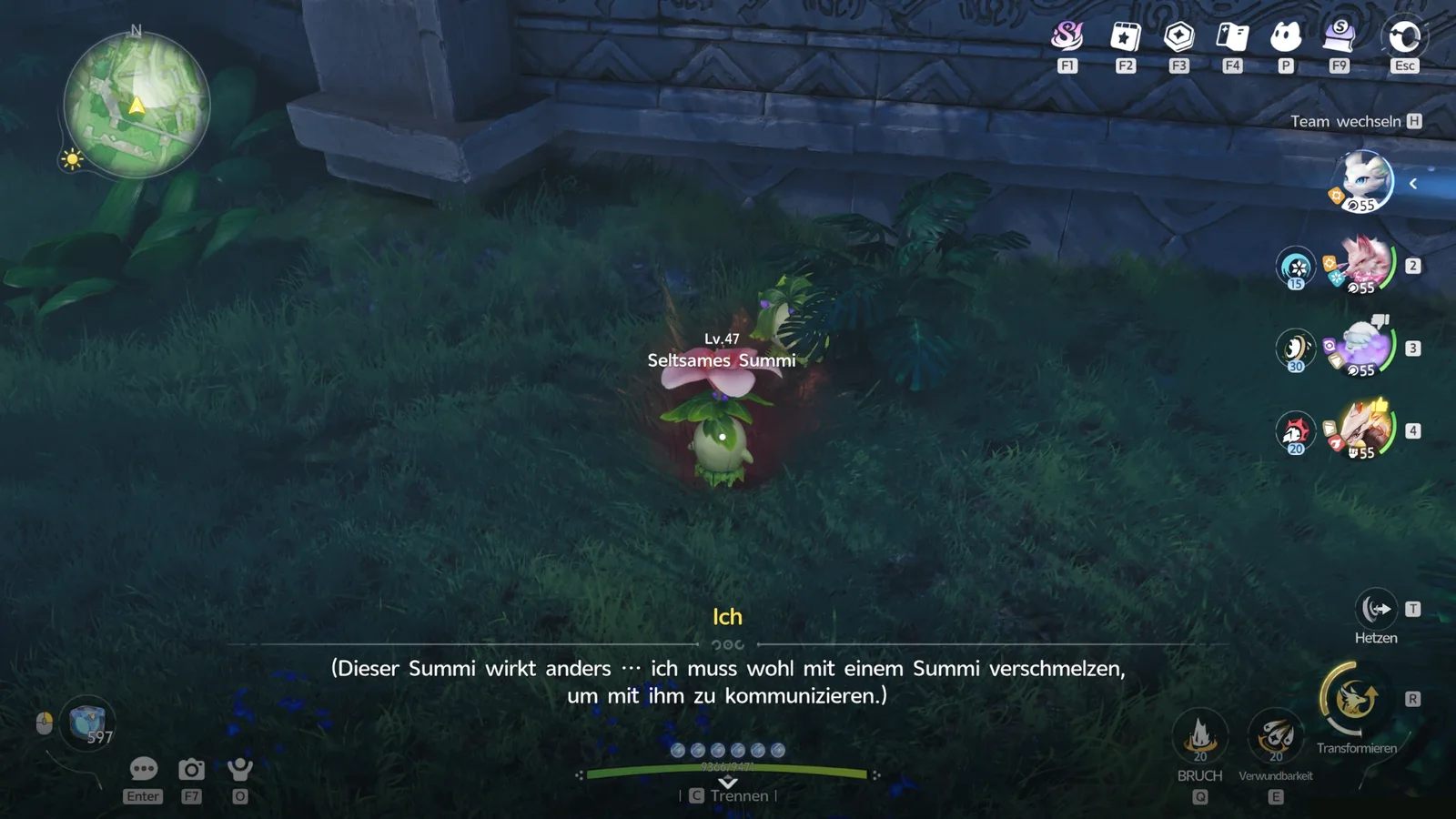 Nachtszene an einer Steinmauer mit Ranken-Relief: Im hohen Gras steht ein „Seltsames Summi“, Lv. 47, eine pflanzenartige Kreatur mit rosa Blütenkopf auf grünem Stängel. Unten der Dialogtext „(Dieser Summi wirkt anders … ich muss wohl mit einem Summi verschmelzen, um mit ihm zu kommunizieren.)“