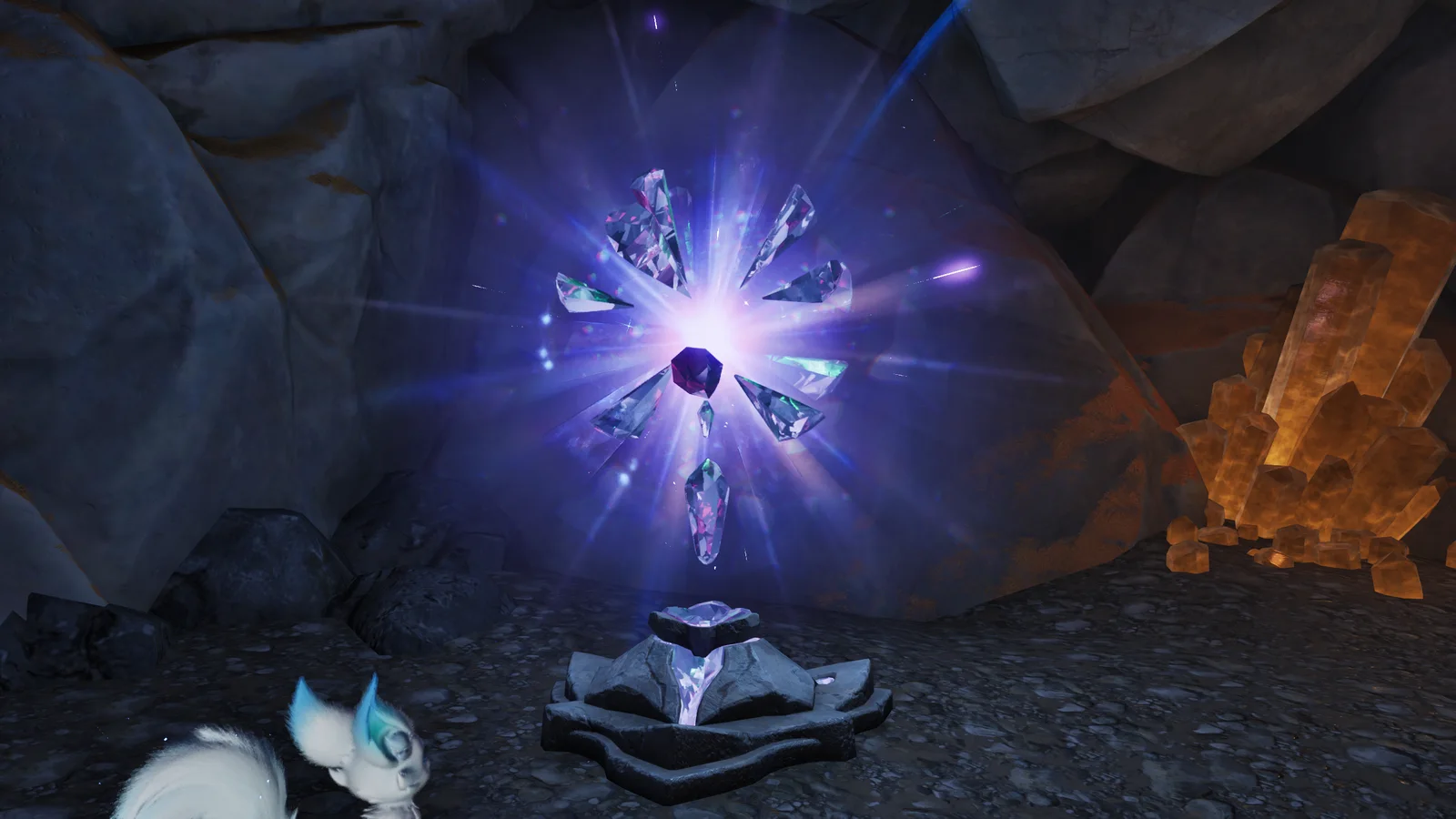 Ein Teleporter in der Höhle: eine dunkle Steinschale am Boden, über der ein leuchtender blau-violetter Kristallstern schwebt, unten links ein weißes Aniimo, rechts orangefarbene Kristalle